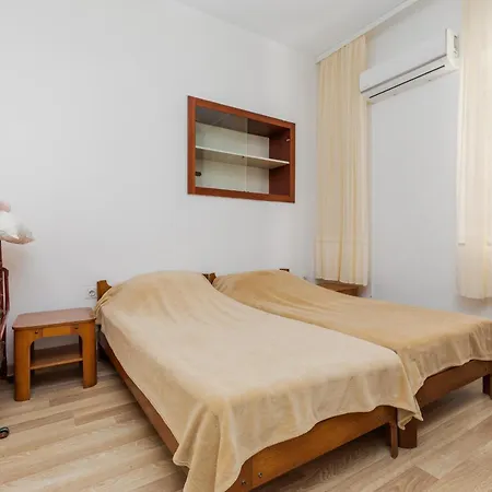 Pensión By The Sea Gradac, Makarska - 16006 Gradac (Split-Dalmatia)
